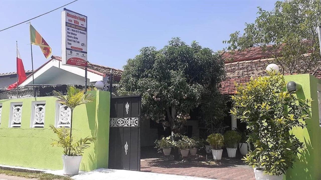 Alexandra Family Villa Negombo Bagian luar foto