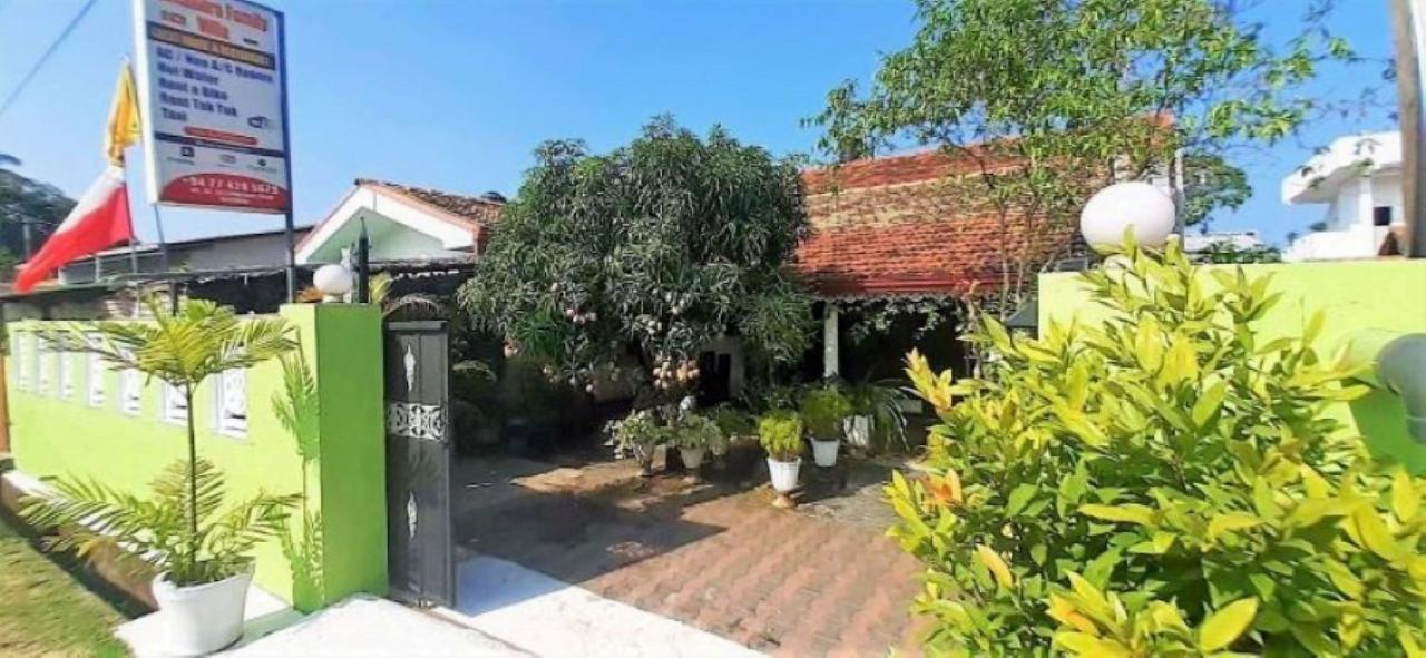 Alexandra Family Villa Negombo Bagian luar foto