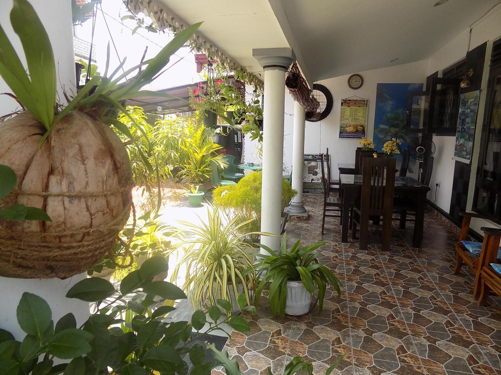 Alexandra Family Villa Negombo Bagian luar foto