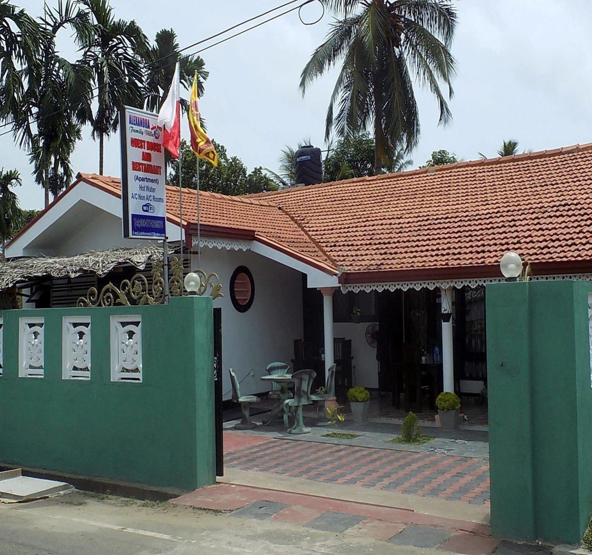 Alexandra Family Villa Negombo Bagian luar foto