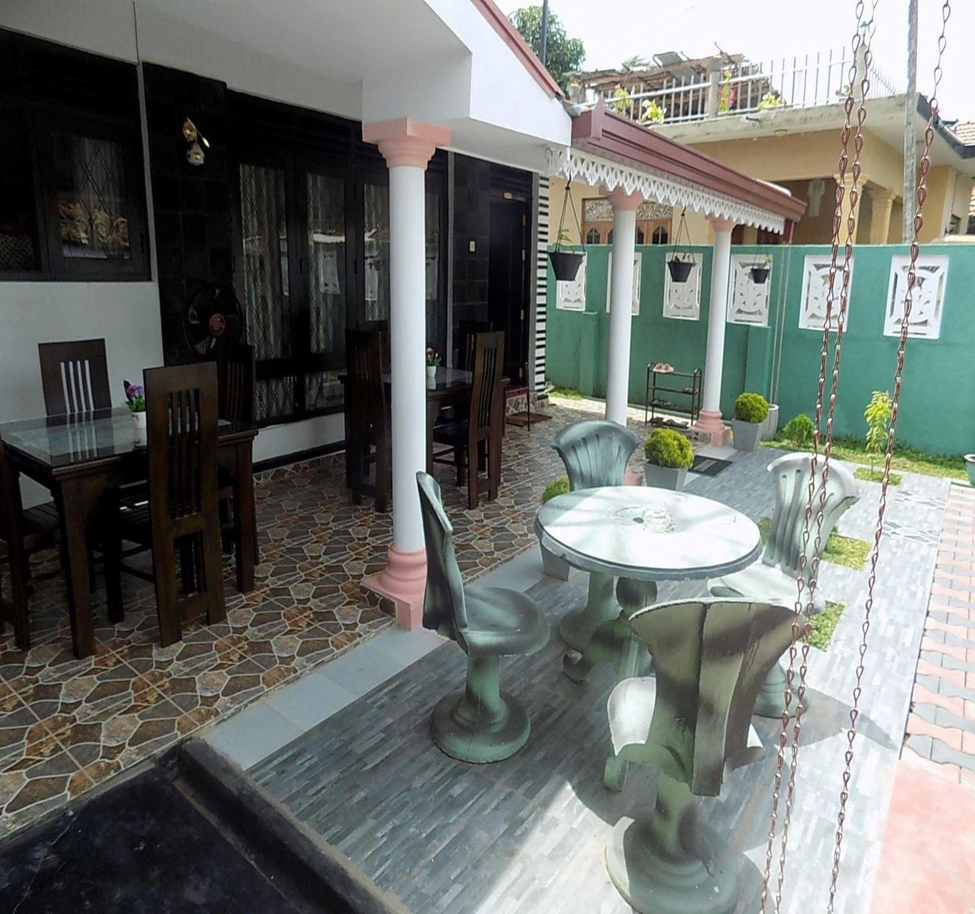 Alexandra Family Villa Negombo Bagian luar foto