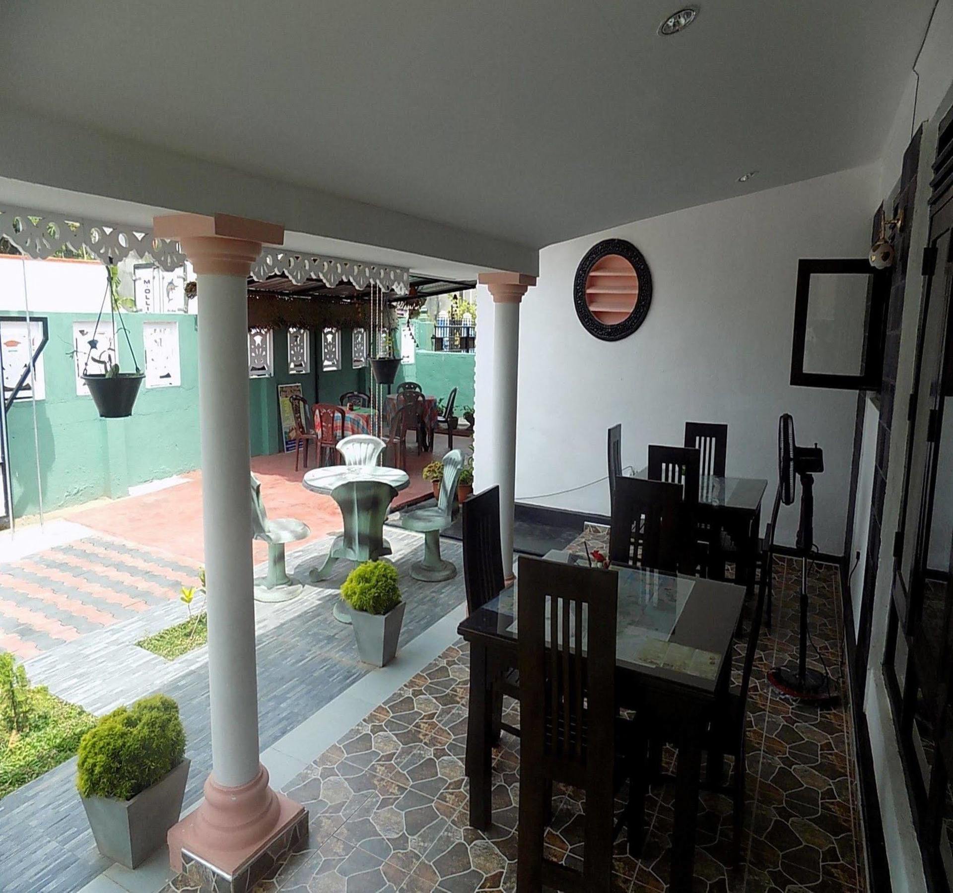 Alexandra Family Villa Negombo Bagian luar foto