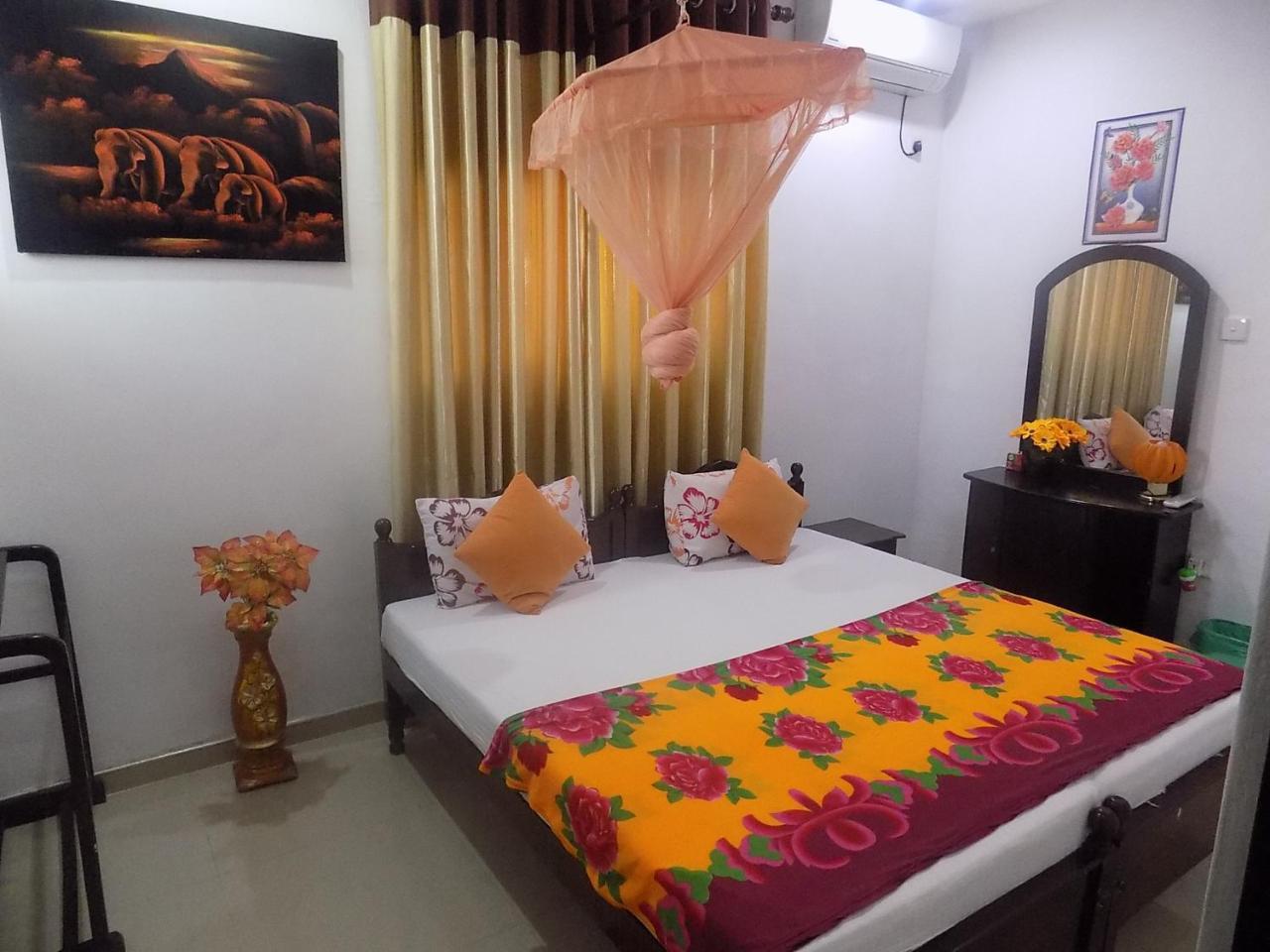 Alexandra Family Villa Negombo Bagian luar foto
